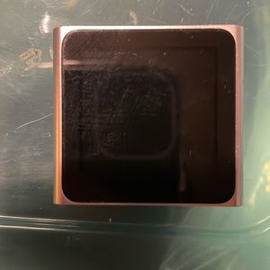 Apple iPod nano 6th generation it’s in excellent condition and excellent shape